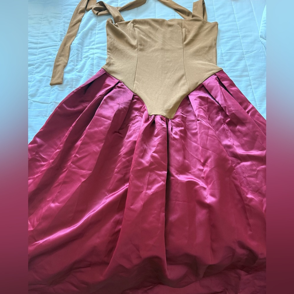 Gold and Red Sleeveless Halter Cocktail Dress - Picture 3 of 3
